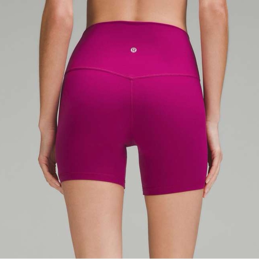 Lululemon Wunder Train High-Rise Short 6"
Ripened Raspberry Size 10